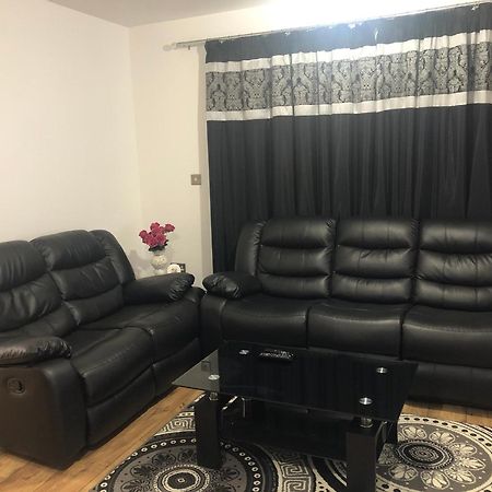Luxury Kingsize Bedroom With Private Bathroom Northolt  Extérieur photo