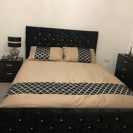 Luxury Kingsize Bedroom With Private Bathroom Northolt  Extérieur photo